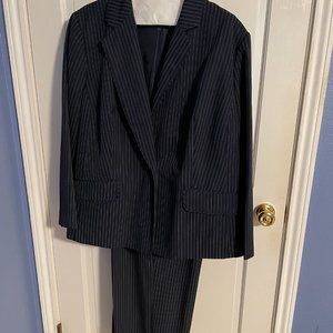 Le Suite 1 button Pin Stipe Suite Woman"s suit- Blazer and pants  Sz 24